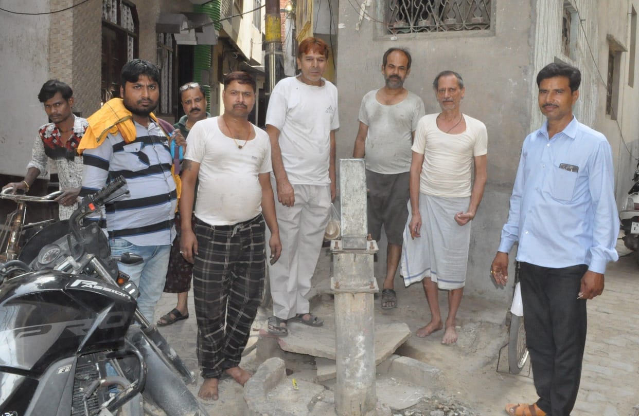 Hathras: Four hand pumps damaged in 20, leakage in pipeline too