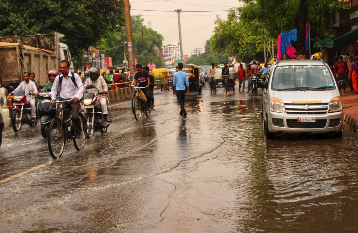 Weather Update varanasi Rain showers made weather pleasant   relief from scorching sun and heat