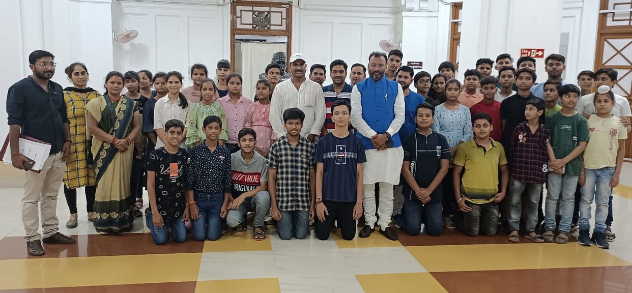 MLA showed the proceedings of the assembly to the students