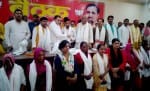 राबर्ट्सगंज पुसौली भाजपा जिला कार्यालय में लाभार्थियों को सम्मानित करते जिला प्रभारी अशोक चौर?
