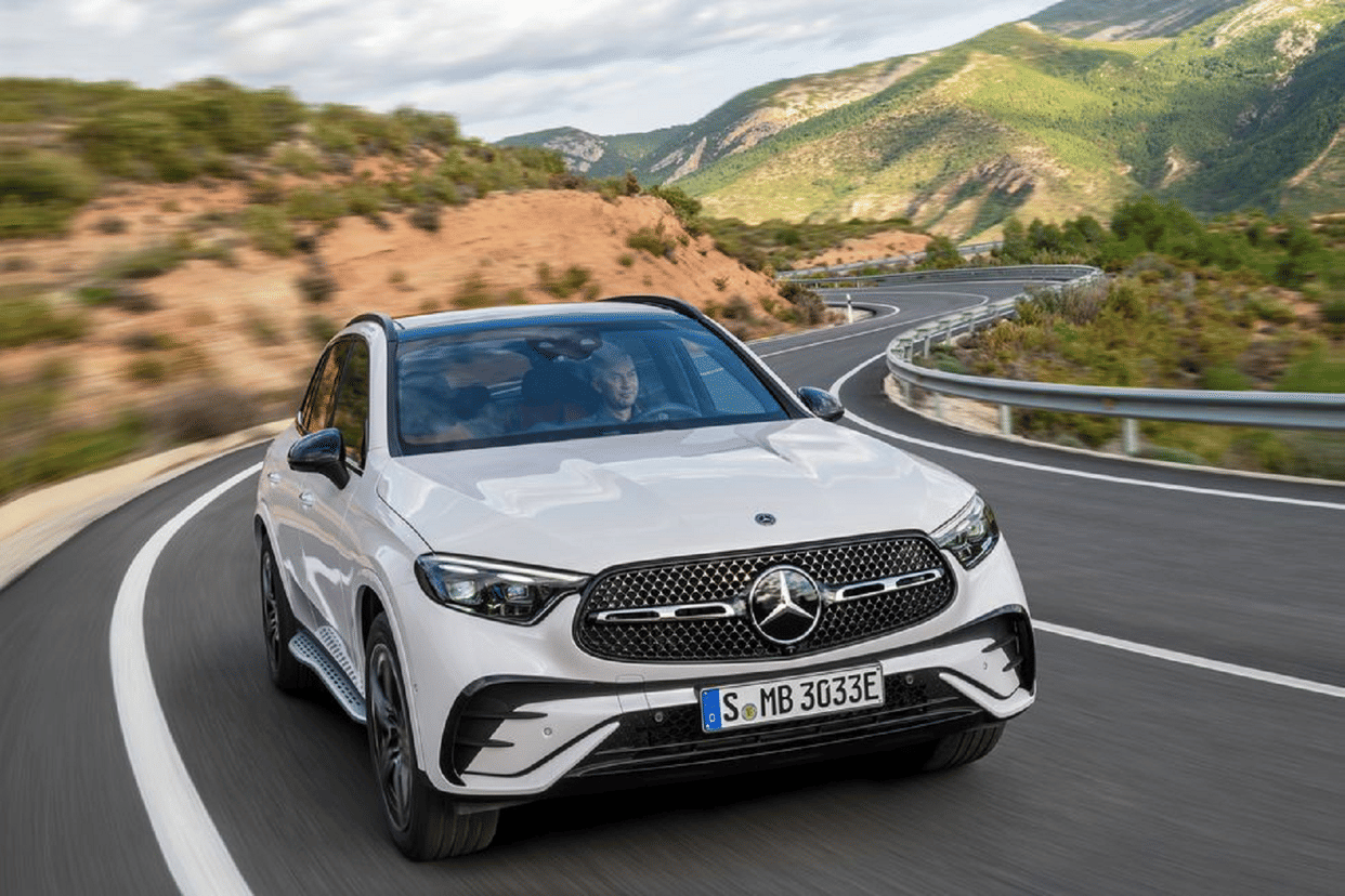 Mercedes-Benz reveals 2023 Mercedes GLC facelift SUV mercedes glc engine specs mercedes glc features india mercedes glc in india