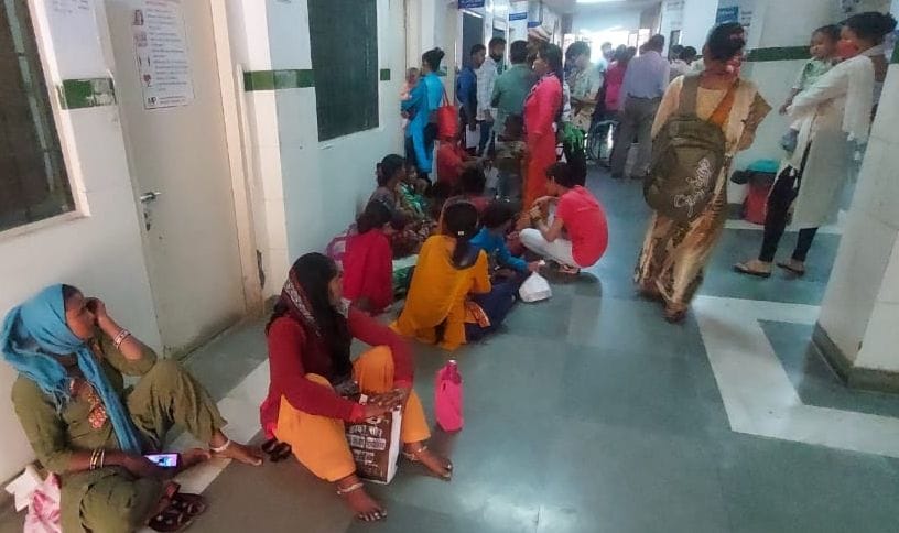 Sitting arrangements are not Proper in Bageshwar Hospital