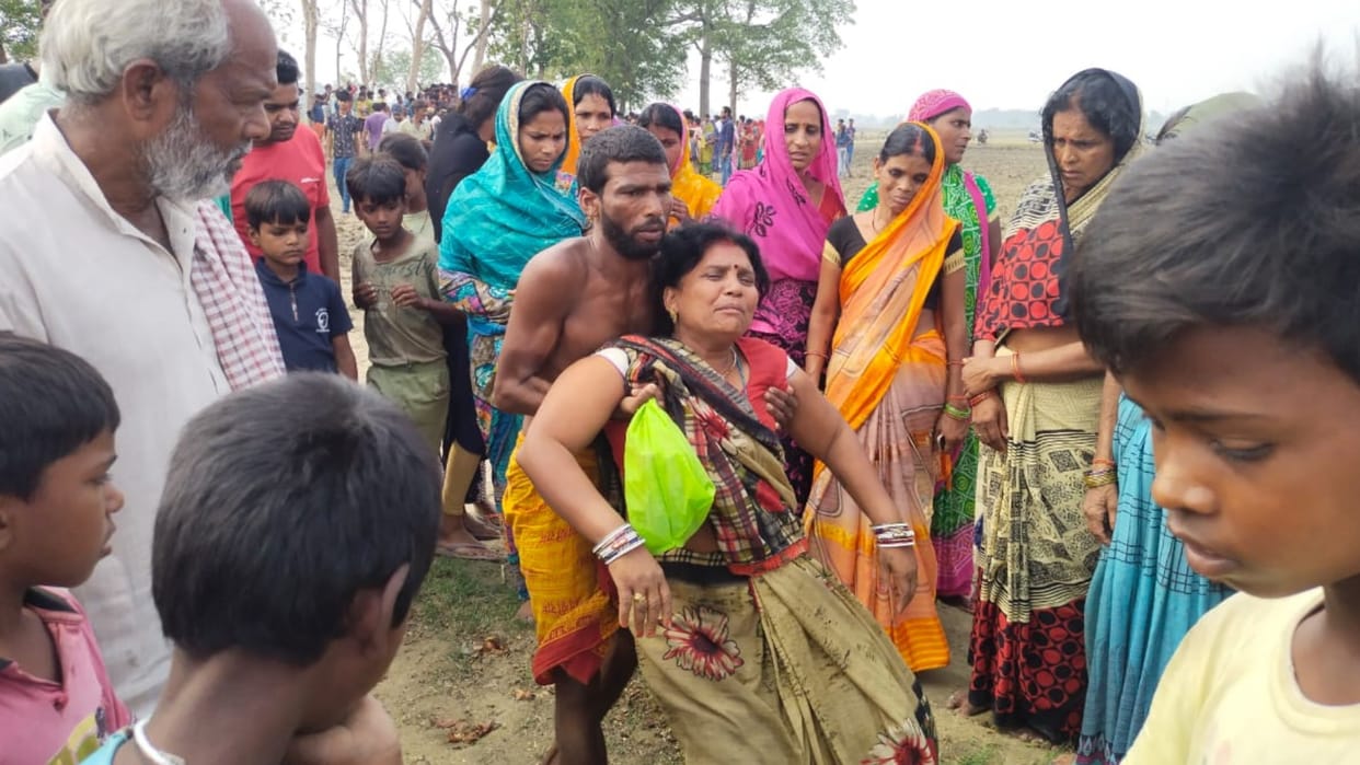 Dead body of youth found hanging from tree in Deoria