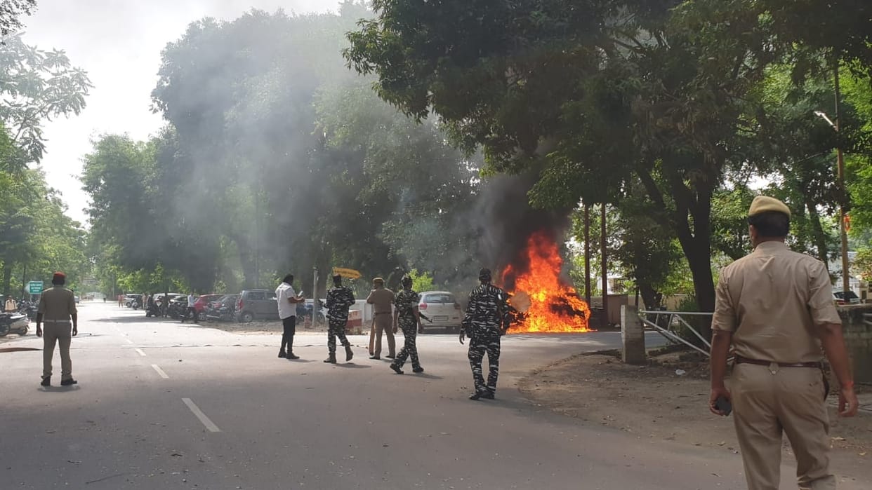 Allahabad news: Fire engine vandalized, two cars burnt outside the High Court