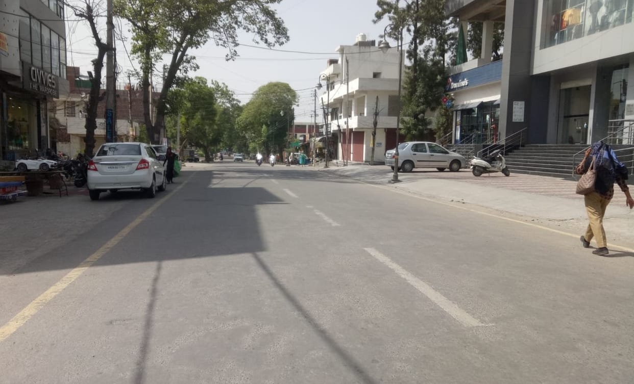 The bike collided with a trolley standing on the side of the road without lighting the indicator, the factory worker died