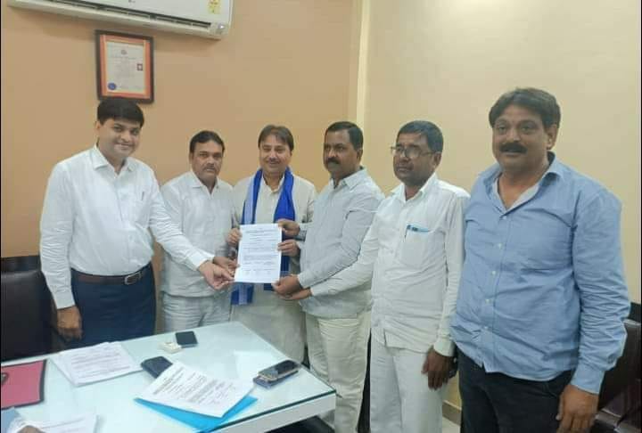 Azamgarh Lok Sabha By Election BSP candidate Guddu Jamali filed nomination said Mulayam yadav became MP in 2014 by capturing booth