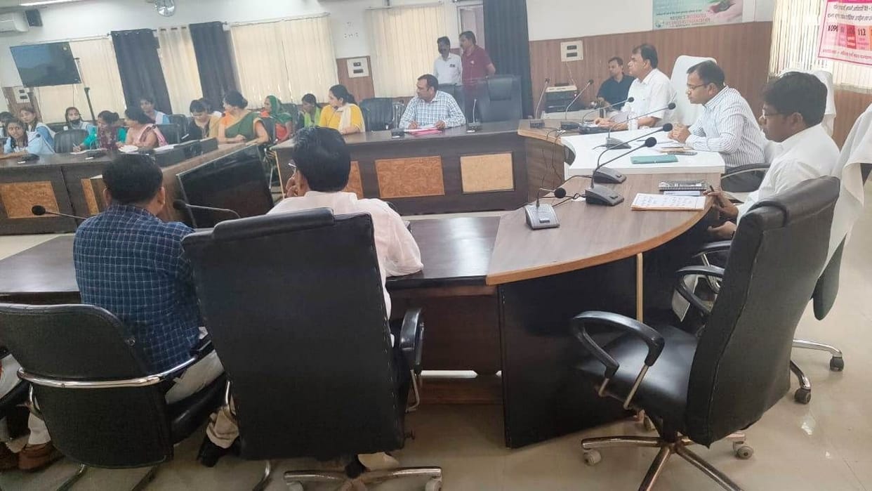 Hathras: Fight by setting goals, success will definitely come: DM