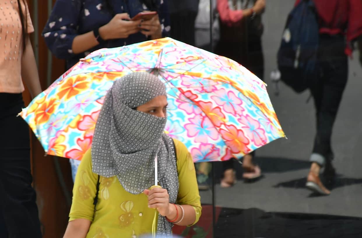 Weather Update Temperature crosses forty degree Celsius in Delhi due to heat