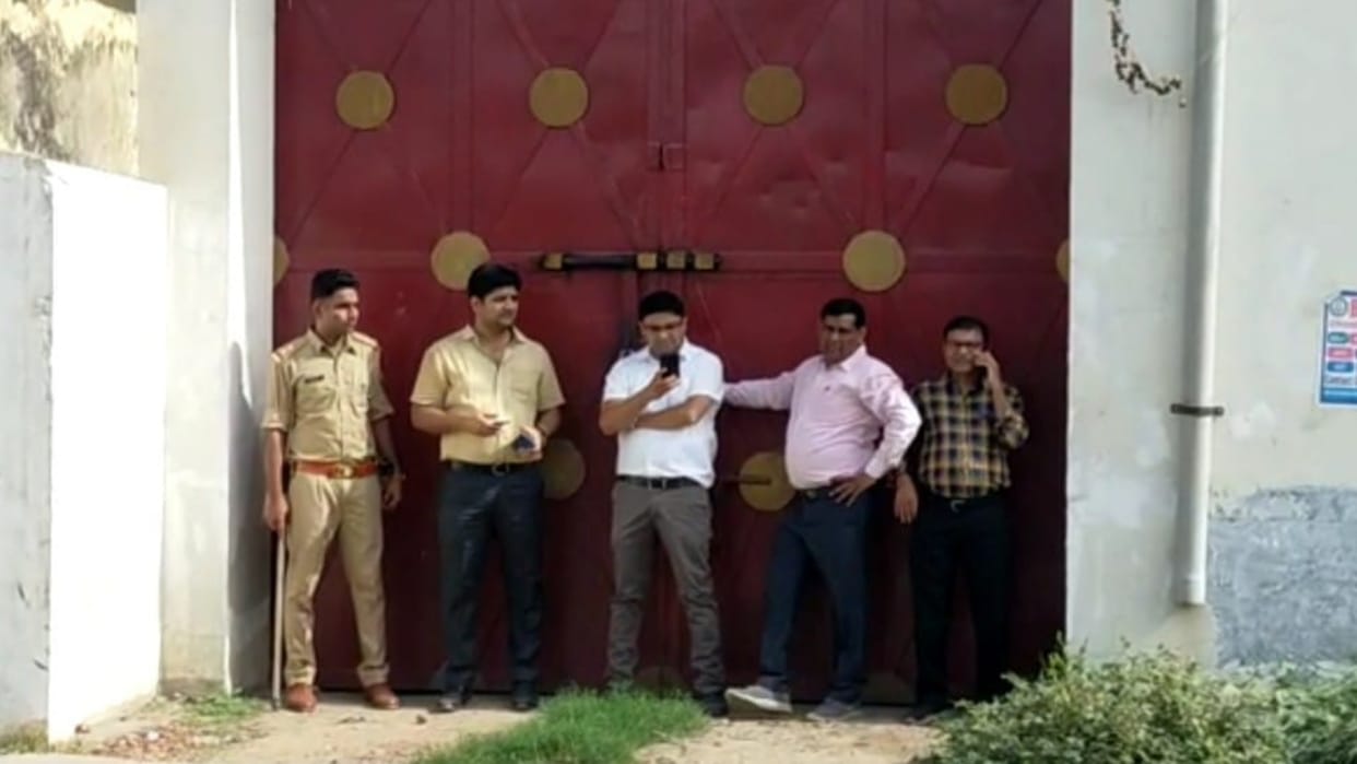 Hapur income tax raid at oil trader belongings