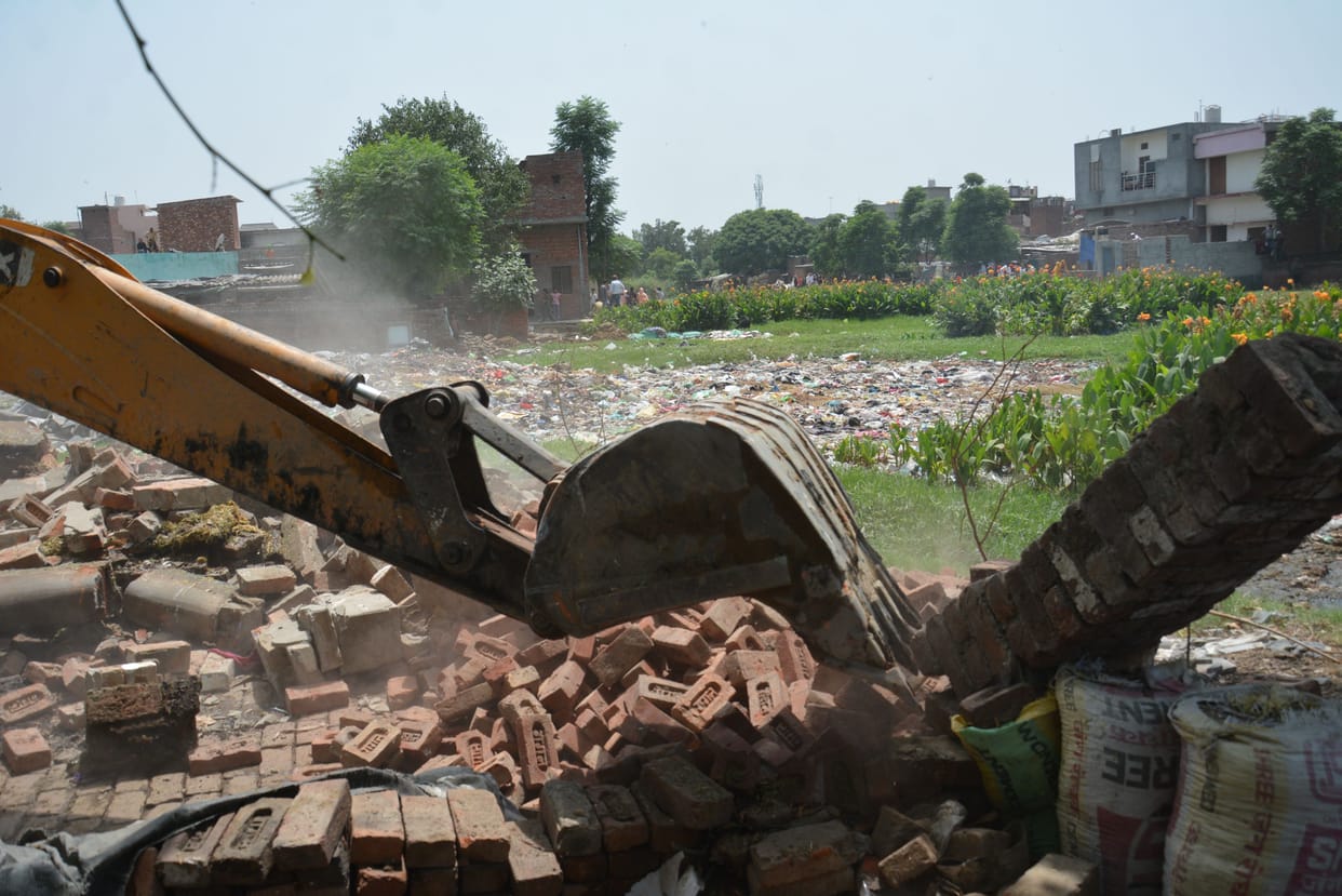 JCB went to clear the 38 bigha pond in Kukra