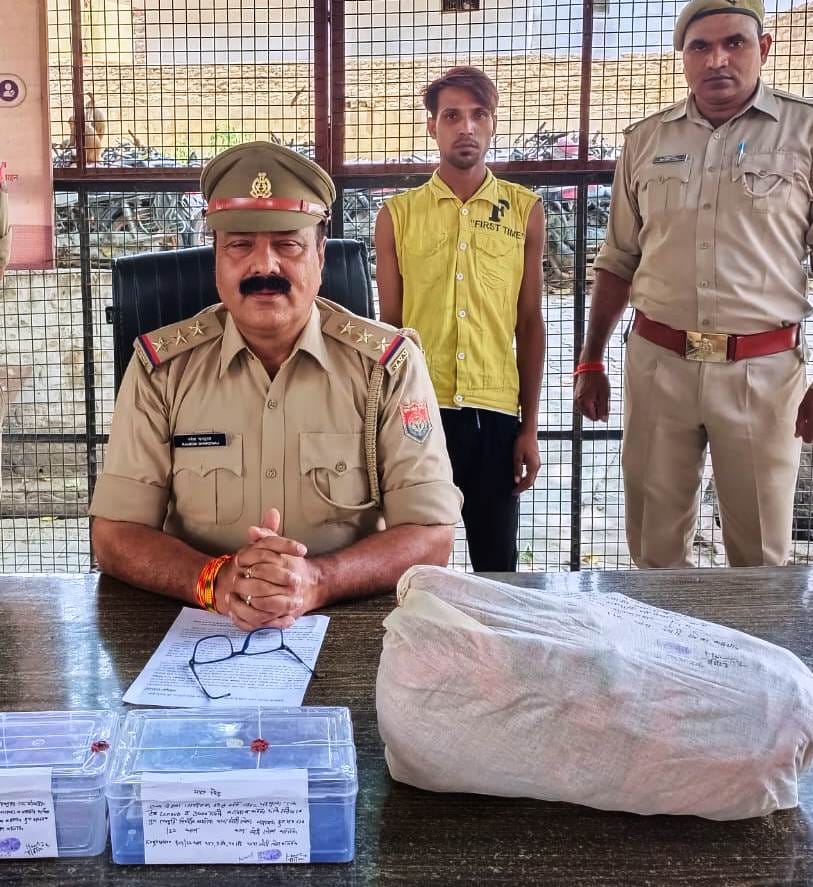 thief arrested with mobile and tablate