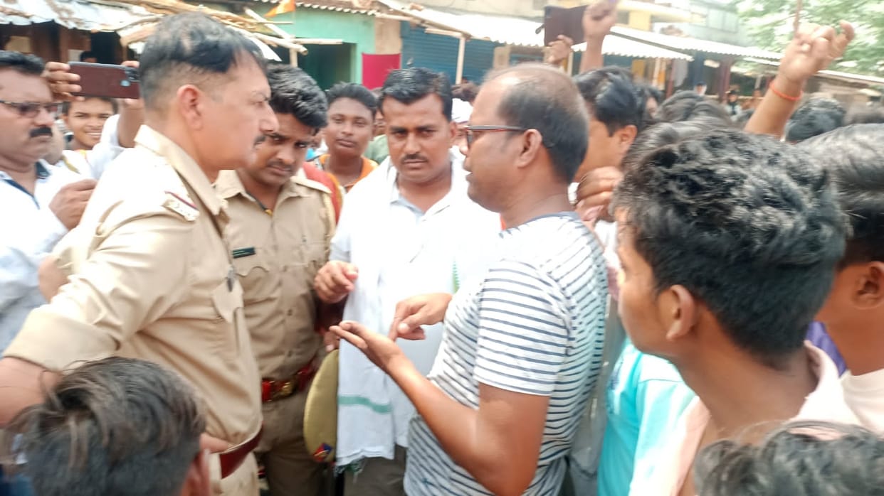 Supply stalled for five days, angry people jammed