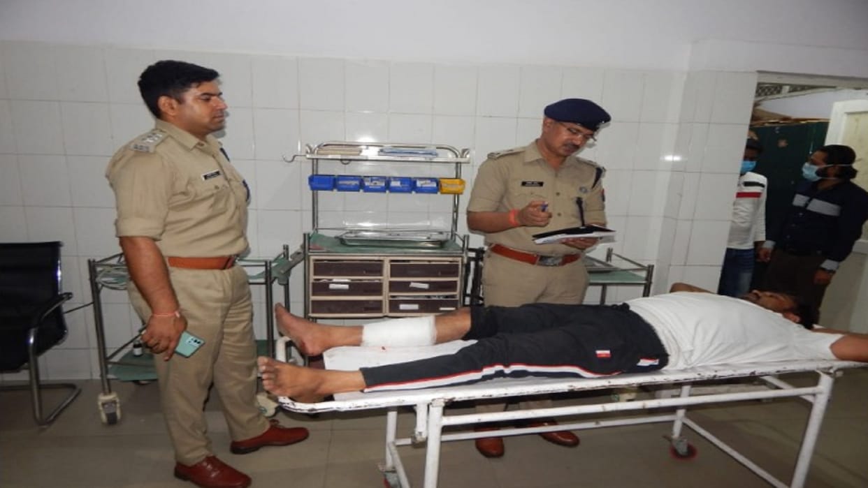25 thousand prize crook got shot in the leg in an encounter in Moradabad