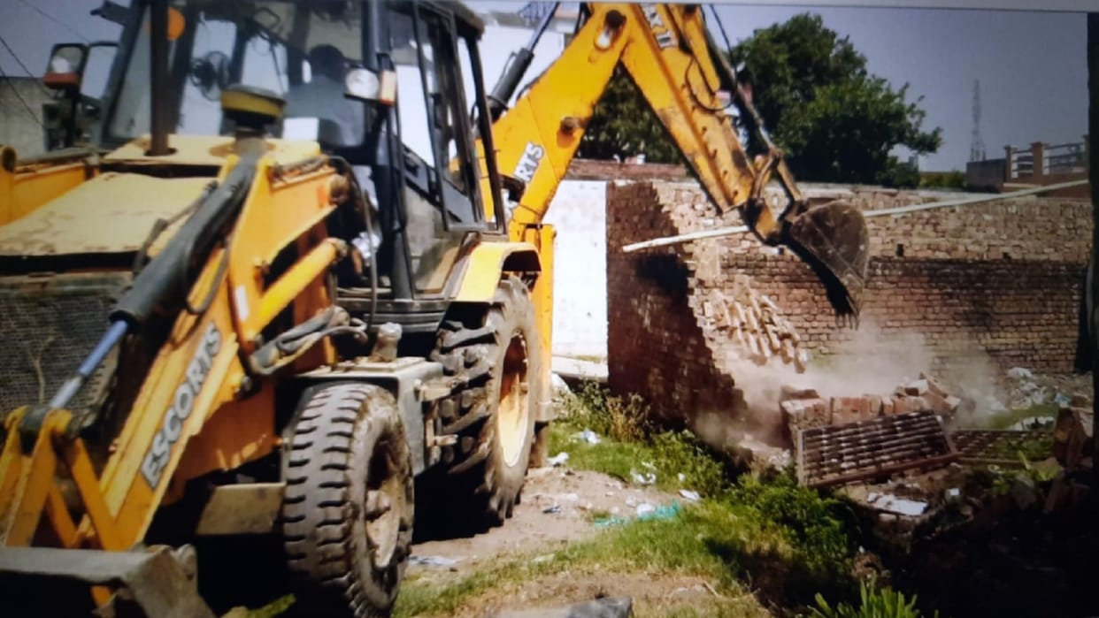 Saharanpur: Big action of administration, house demolished, land worth five crores freed