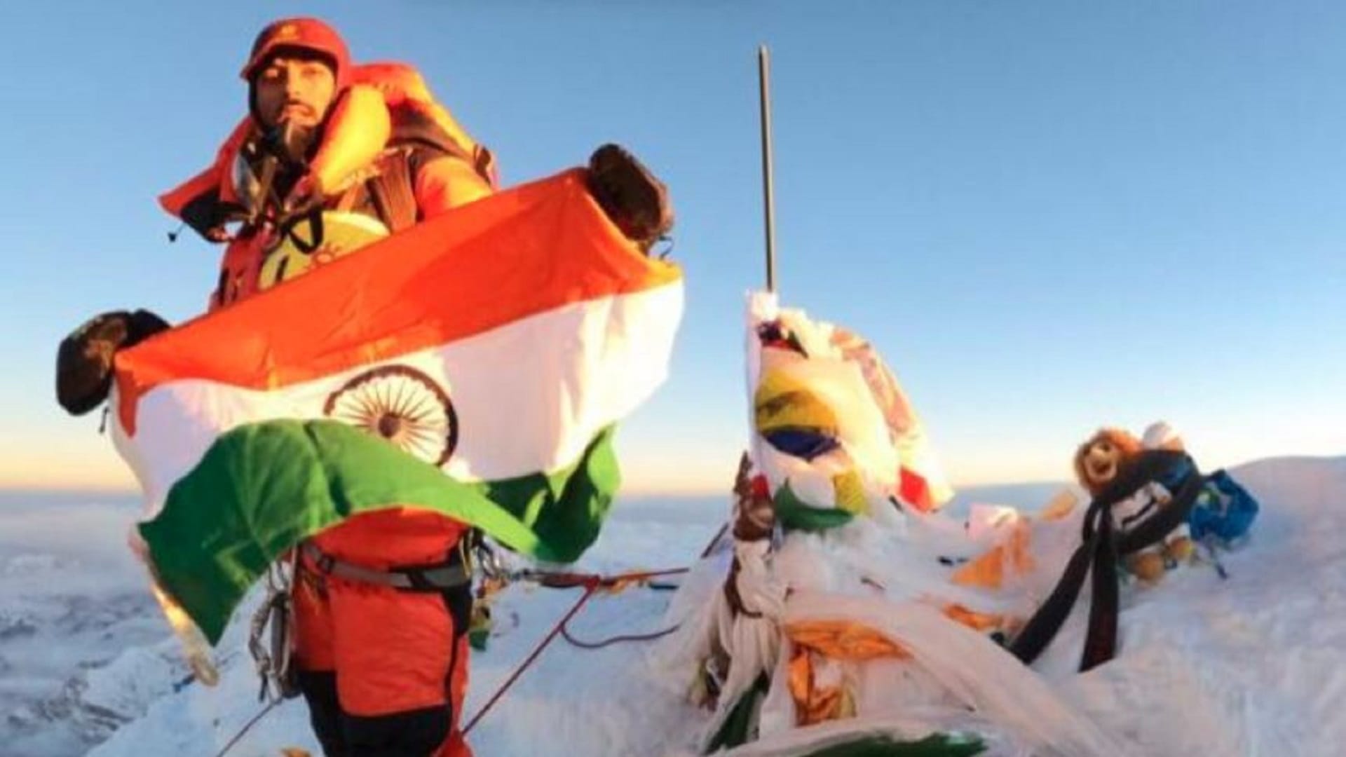Climber Narendra climbs Mount Everest within six days