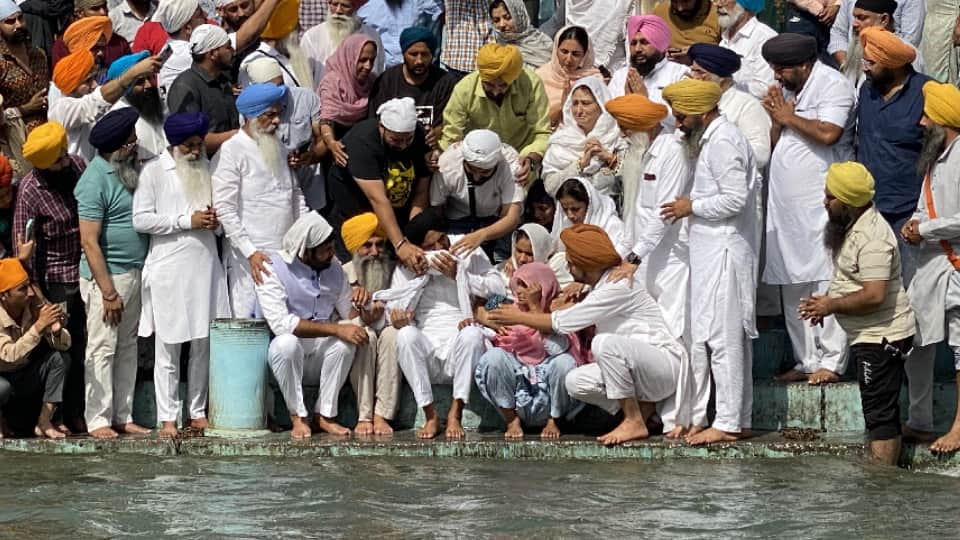 Parents of Sidhu Moosewala heattbroken after son death