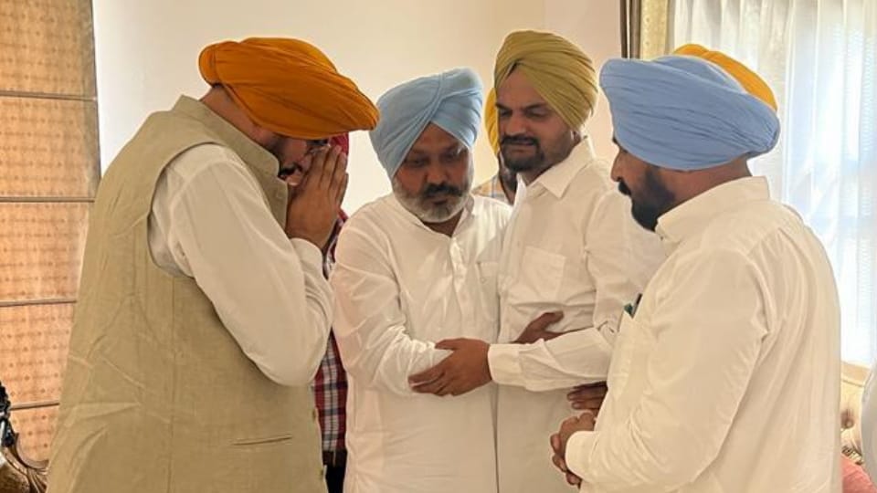 Leaders reached Sidhu Moosewala Home in Mansa