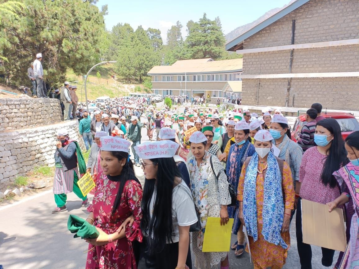 NPS employees shout for restoration of old pension
