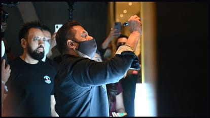 IIFA Awards 2022 Live Stream: Salman Khan, Manish Paul, Ananya Pandey, Honey Singh, Ritesh Deshmukh, Aparshakti Khurana, Farah Khan