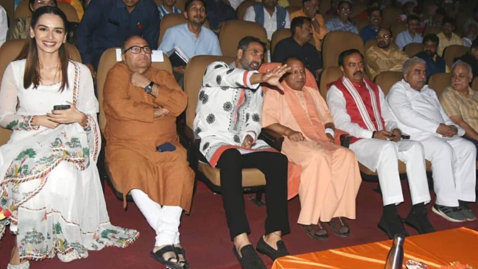 special screening of akshay kumar film samrat prithviraj and urvashi rautela became Global Ambassador of Smile Train today celebrity update in 10 pictures