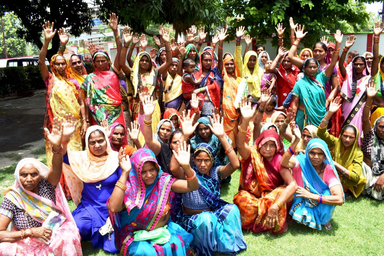 Swachhakar women staged a sit-in and demanded the money stolen