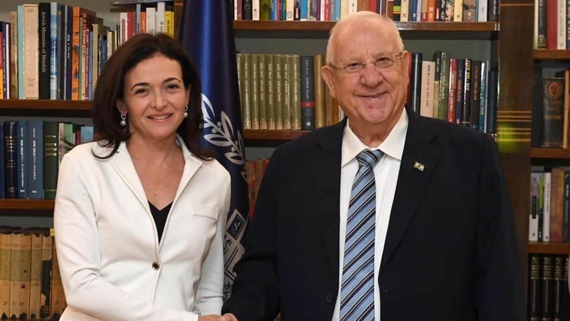 Facebook COO Resigns Know Sheryl Sandberg Net Worth Salary Lifestyle Details in Hindi
