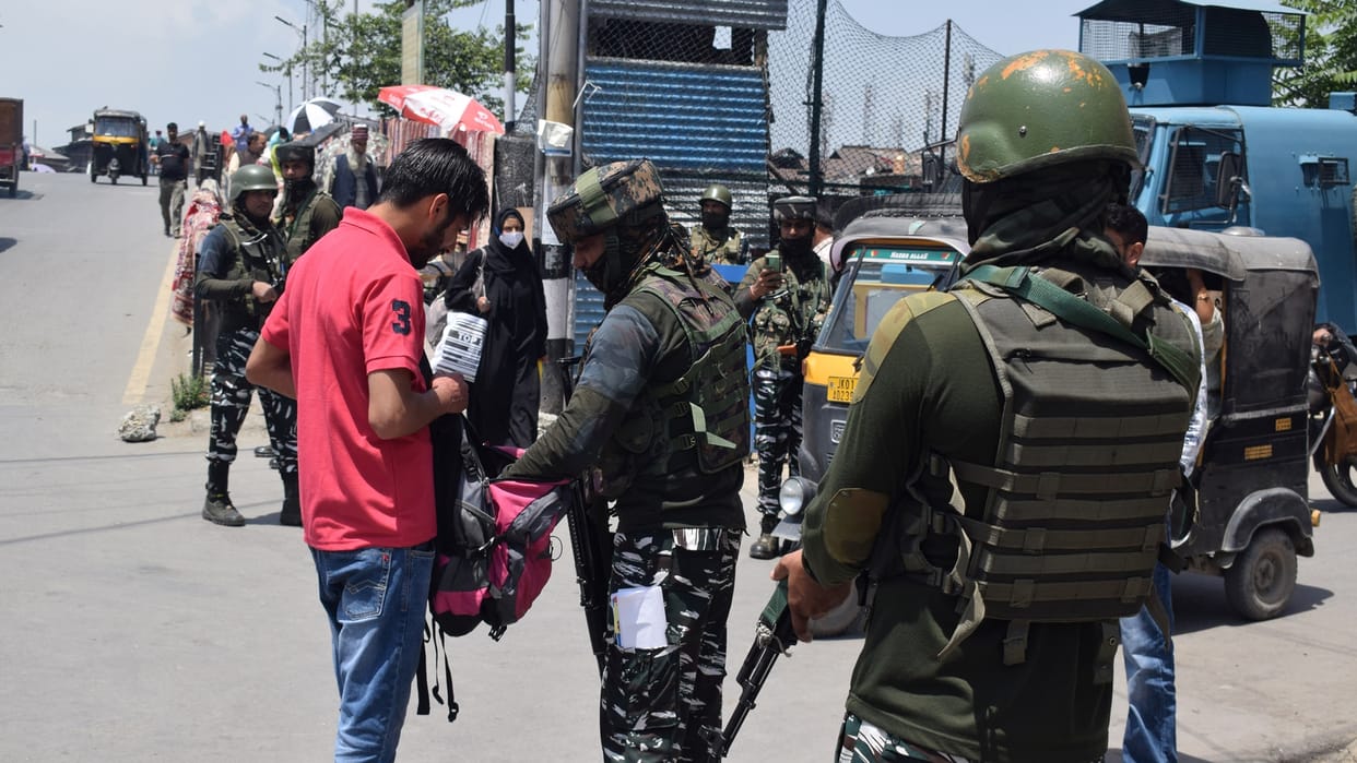 Srinagar Security beefed up in Srinagar after target killing in Kulgam checking of commuters coninues