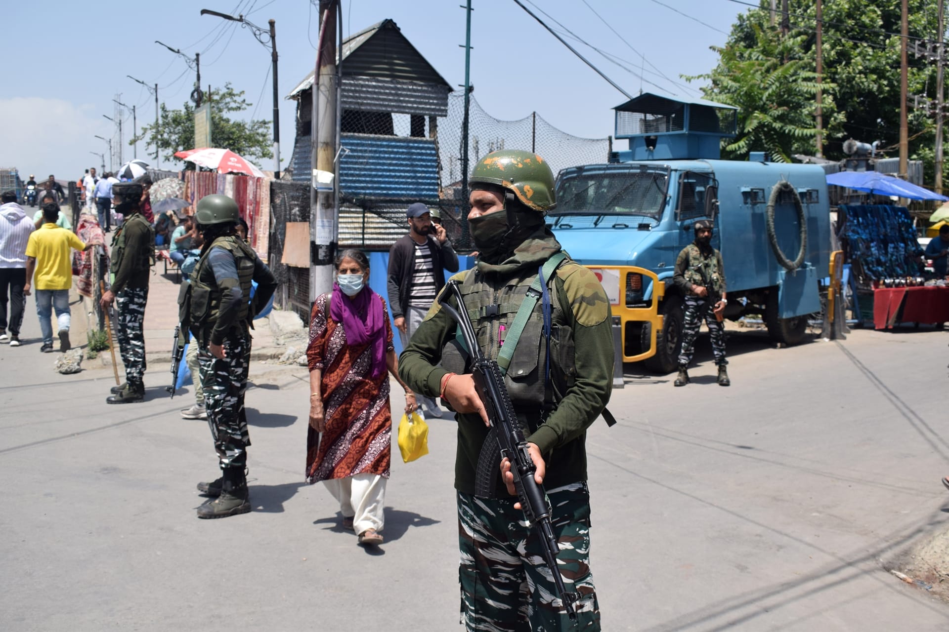 Srinagar Security beefed up in Srinagar after target killing in Kulgam checking of commuters coninues