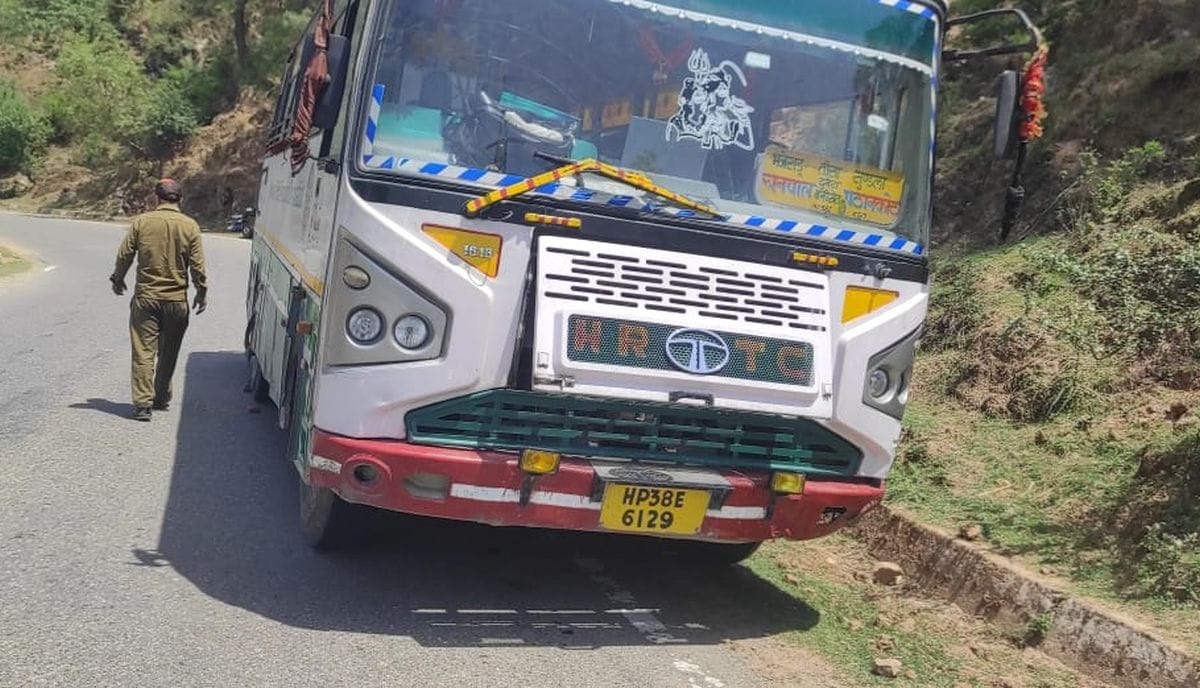 overnment bus going from Naval to Pathankot gasped in Tunnuhatti