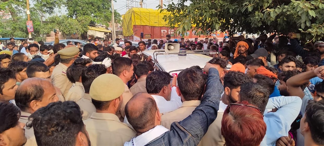 Hathras: Death of a young man injured by bullet, family members created a ruckus at the police station