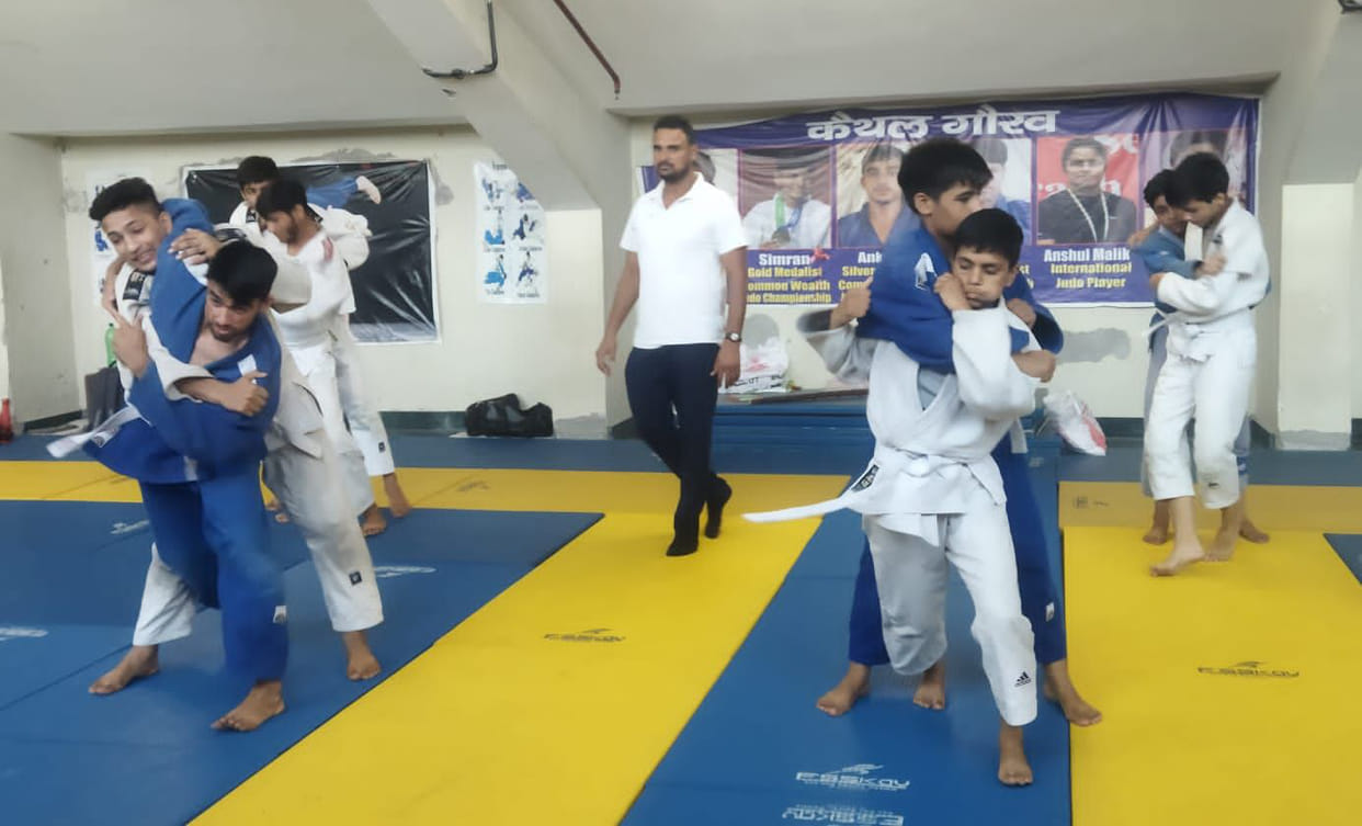 Play with players will be the examination of coaches in India