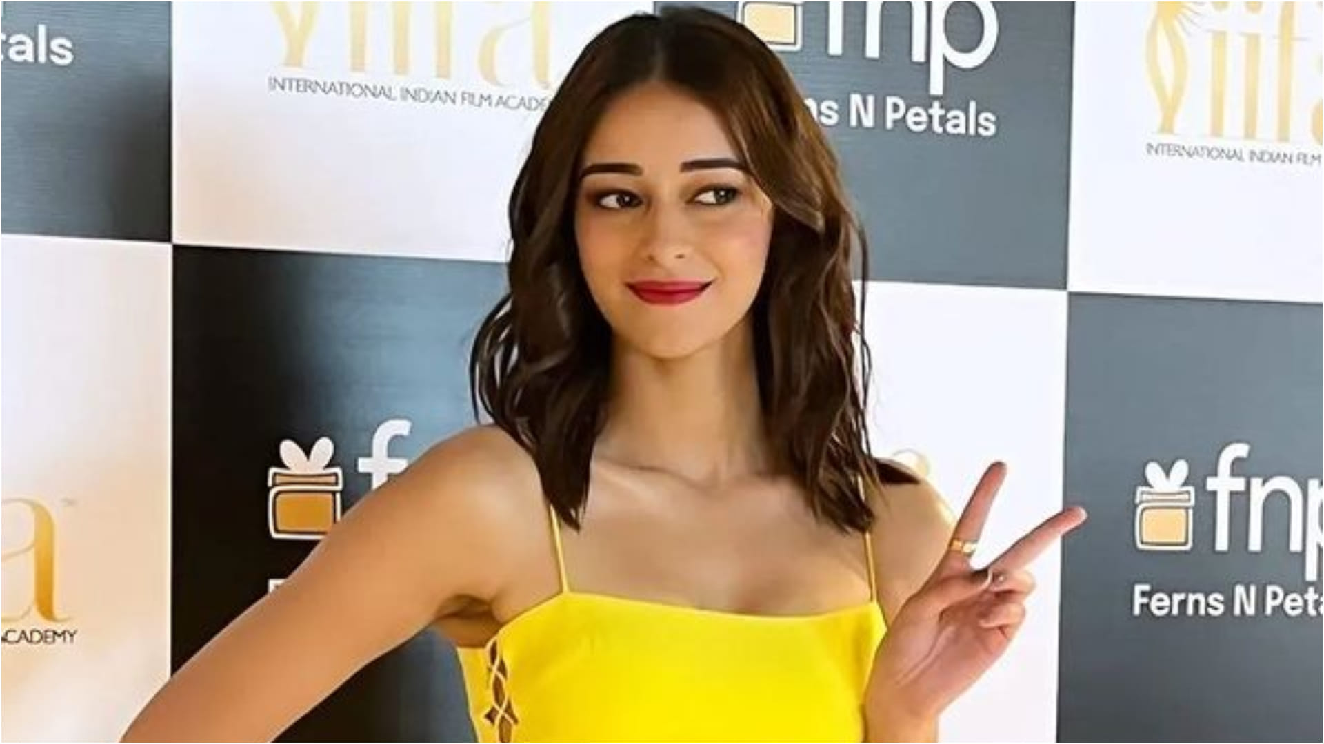 IIFA Awards 2022 Actor and Actress Dresses Latest Fashion Trends News in Hindi