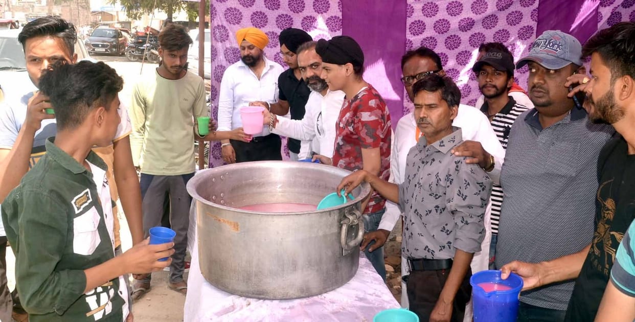 Sweet syrup given to passersby by applying chhabil