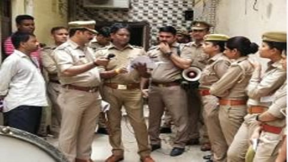 Agra Police Attachment of assets worth 3.5 crores of two gangsters doing fake mobil oil business
