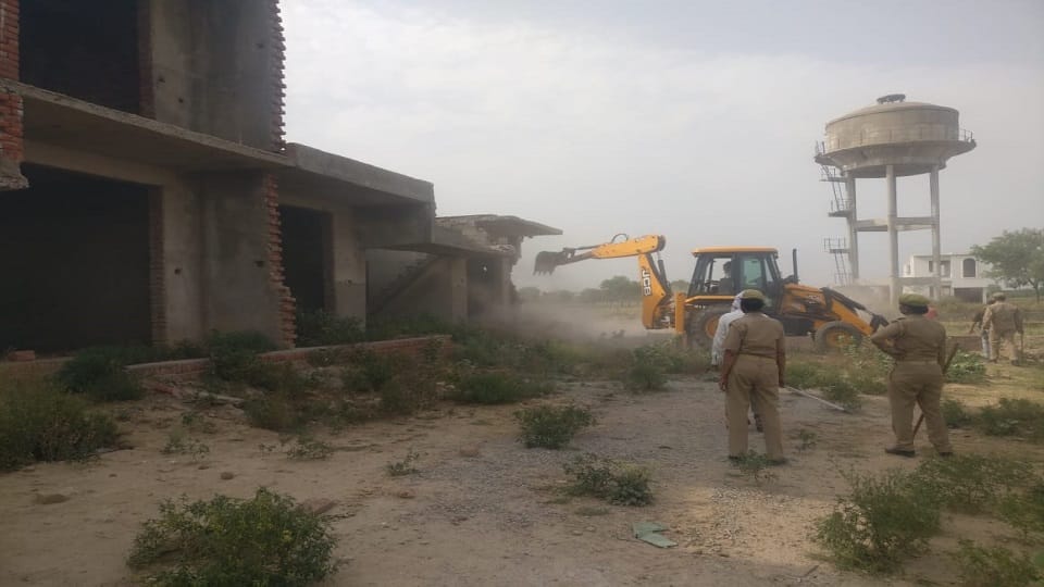 ADA demolished 6 illegally made houses in Patholi occupied 4200 square meters of land