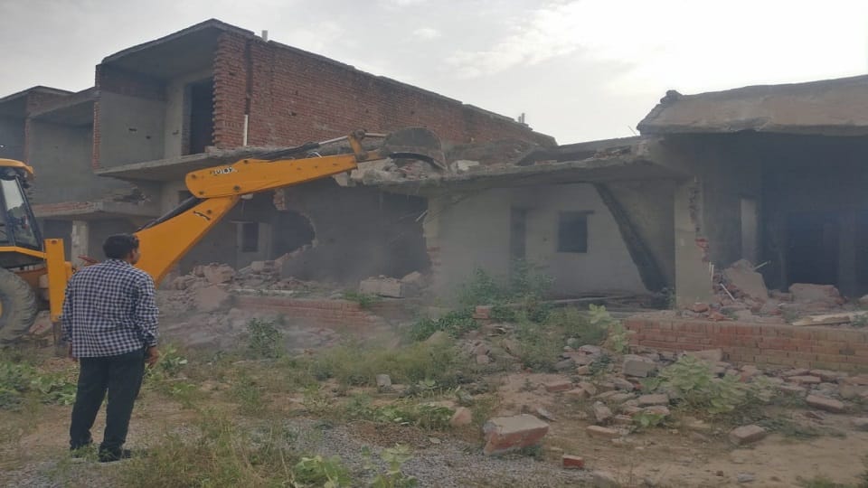 ADA demolished 6 illegally made houses in Patholi occupied 4200 square meters of land