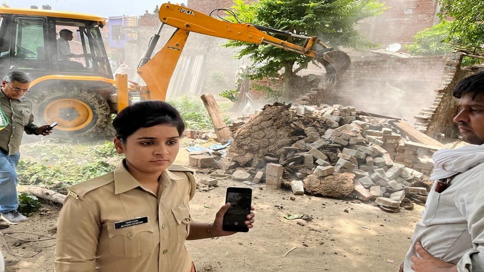 ADA demolished 6 illegally made houses in Patholi occupied 4200 square meters of land