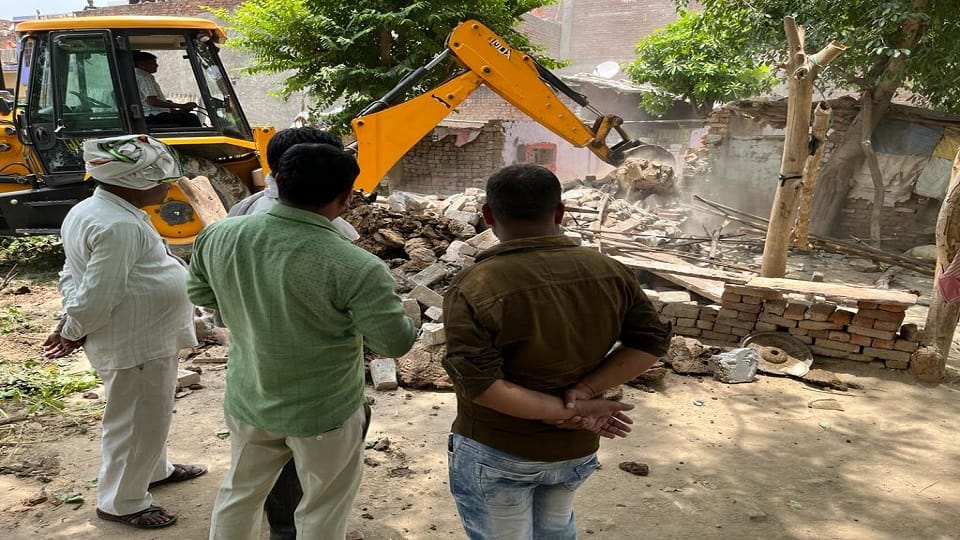 ADA demolished 6 illegally made houses in Patholi occupied 4200 square meters of land
