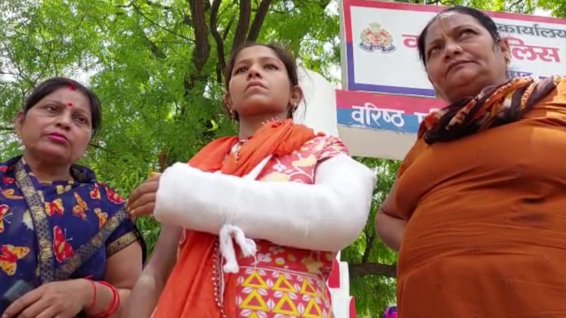 Aligarh husband brutally beaten wife with sticks and lathis break her hand bones video in neighbor phone viral victim reach SSP office