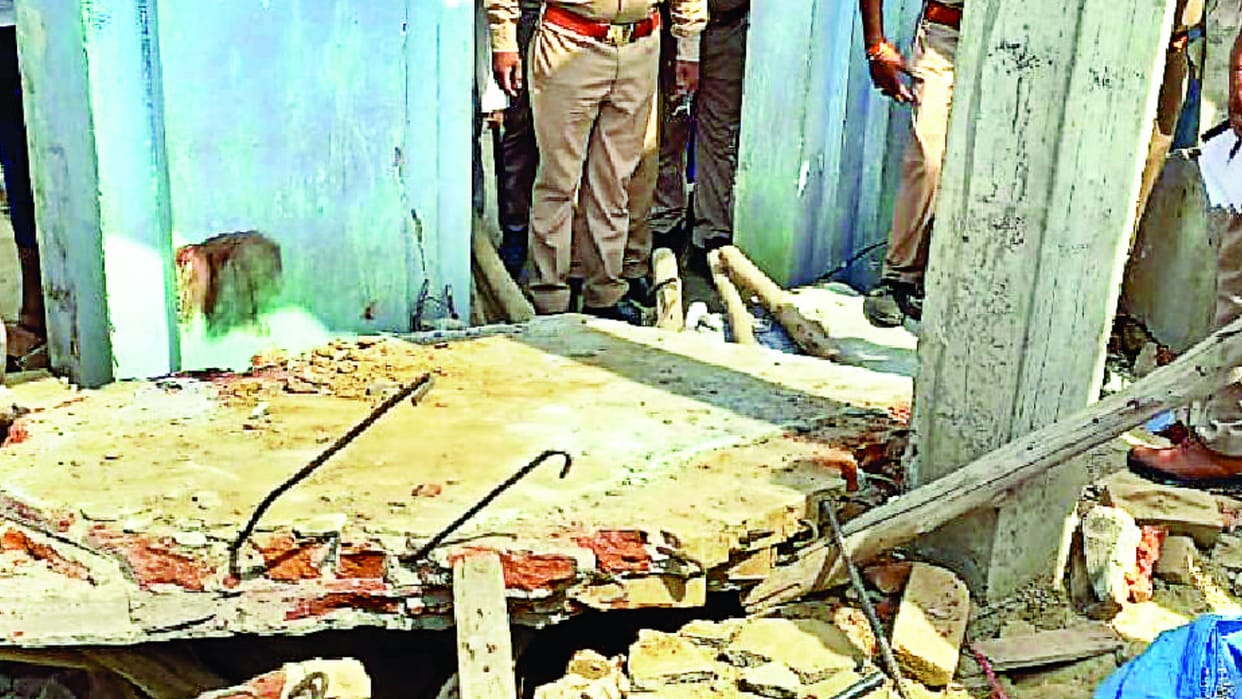 Bahraich: Mosque roof collapsed during Namaz, two killed, seven injured, three serious, medical college referred