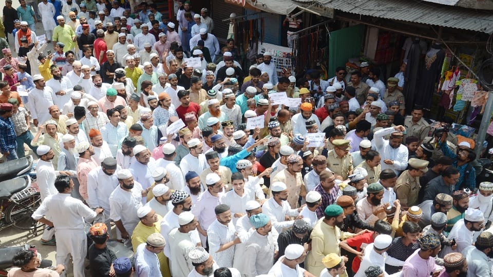 after namaz in bareilly muslims took out a procession against bjp spokesperson nupur sharma