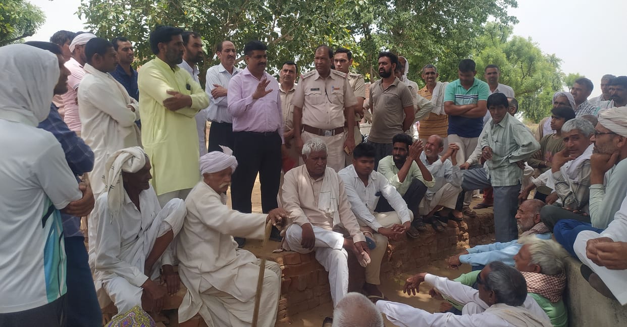 Angered by the power crisis, people of five villages staged a sit-in