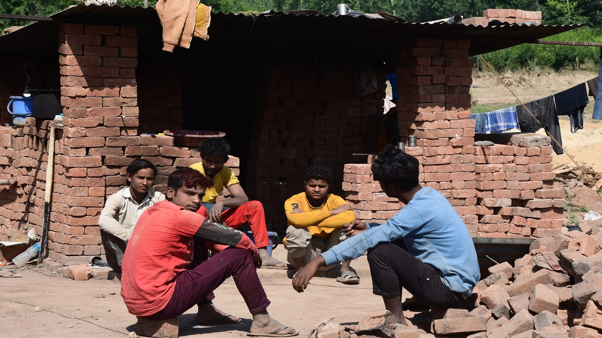 Budgam Target Killing ground report and photos one labourer dilkhush of bihar died another injured