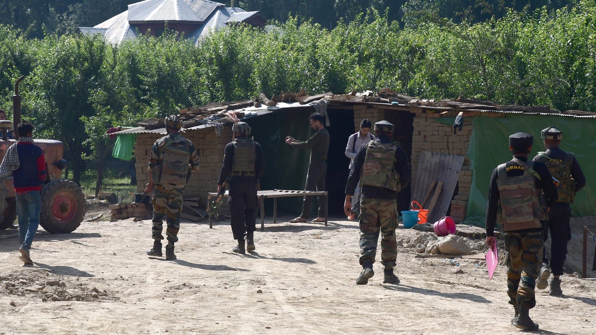 Budgam Target Killing ground report and photos one labourer dilkhush of bihar died another injured