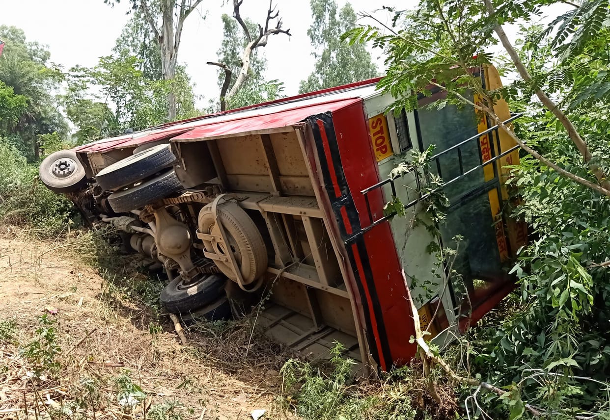 Roadways bus full of passengers overturned in roadside ditch due to steering failure