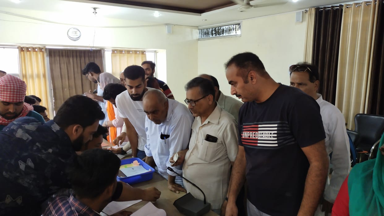 In Fatehabad, 55 candidates of councilor and three candidates of chairman filled the form