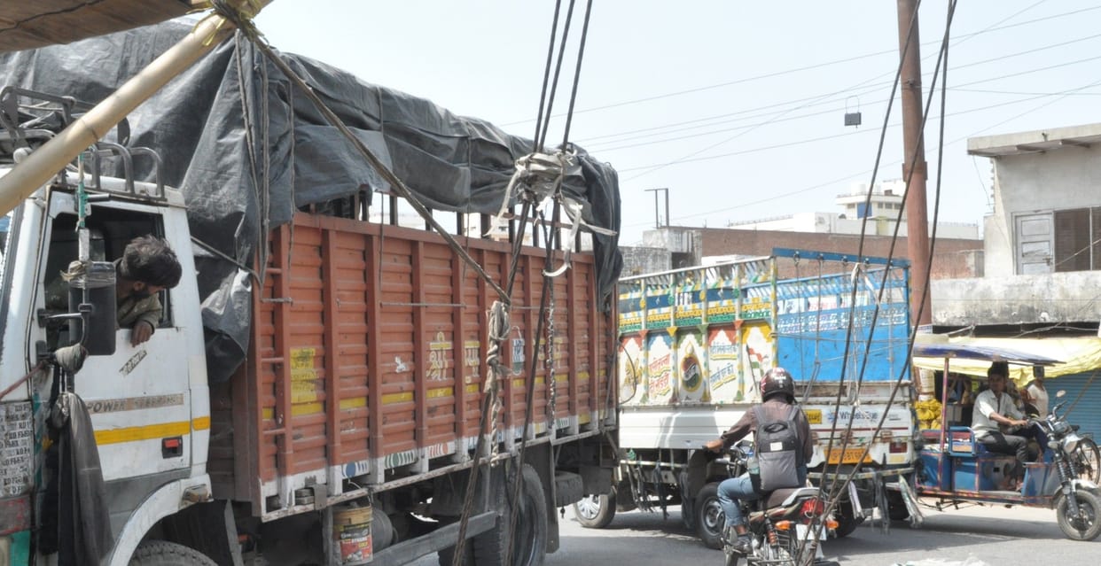 Hathras: Work of people deteriorating due to jam at Navipur intersection