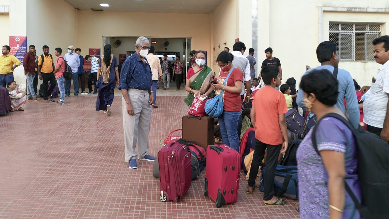 How Much Luggage Is Allowed in Train Know About IRCTC Rules for Luggage News in Hindi