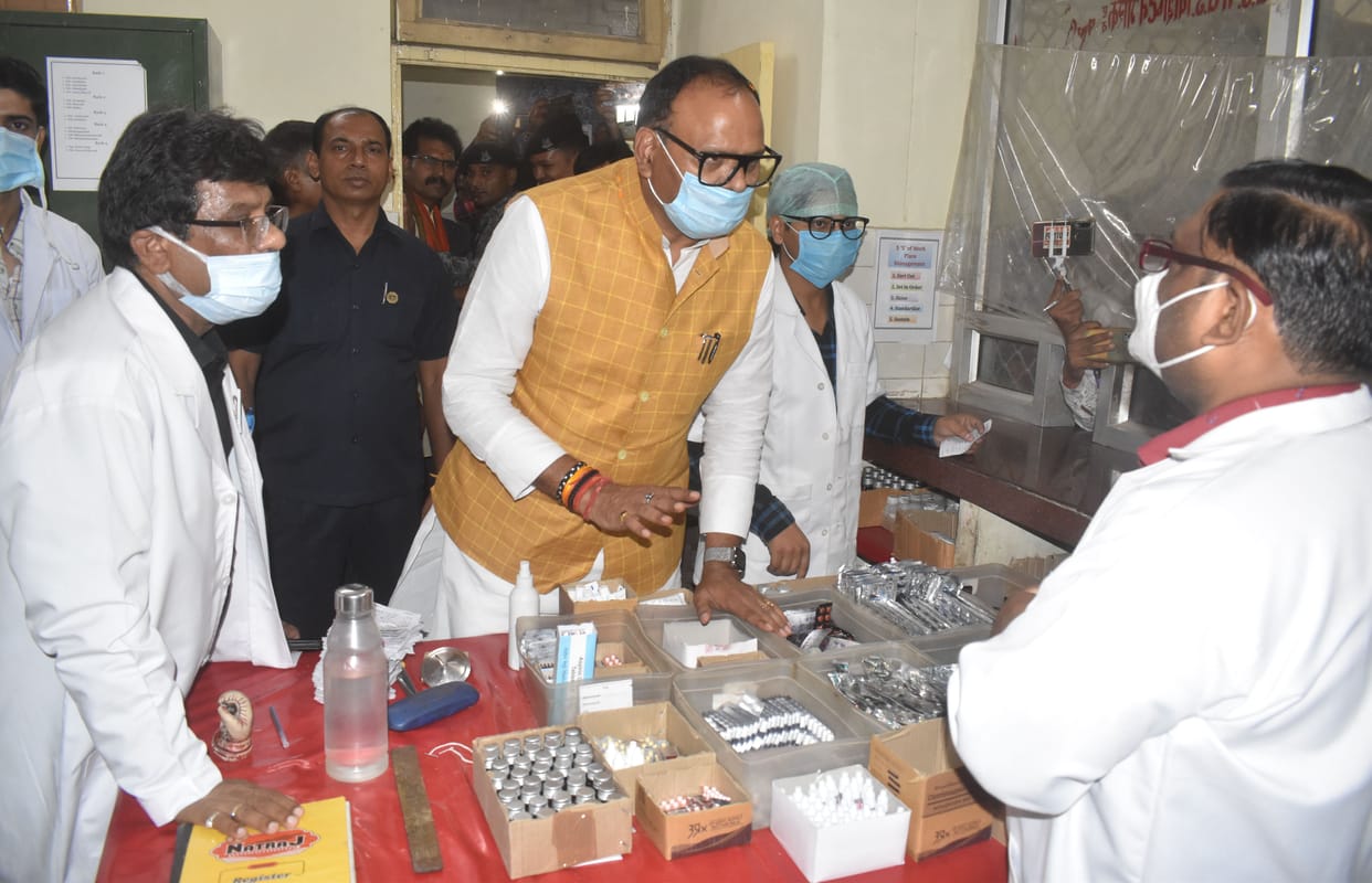 Deputy CM's mercury rises on the flaws in the district hospital.