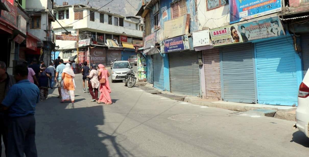 Traders furious at administration, market closed